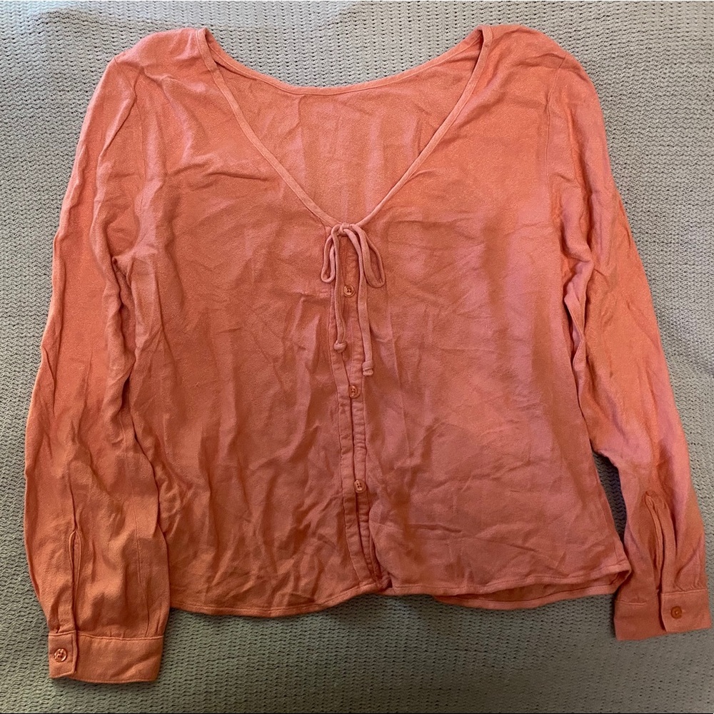 Cloth & Stone NWOT Button Back Distressed Blouse